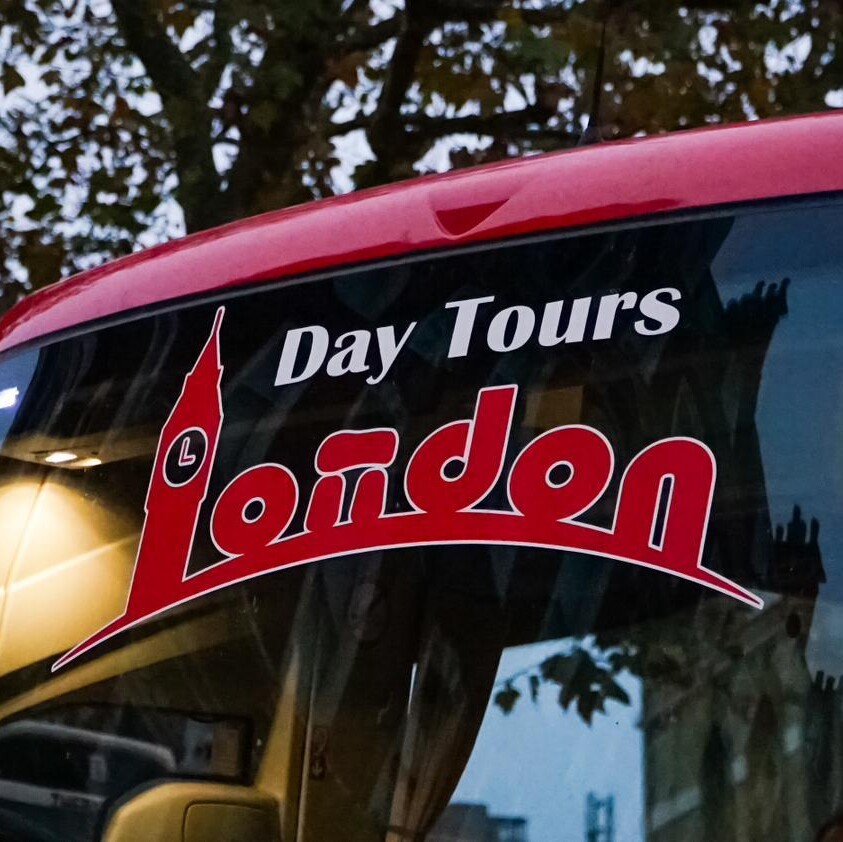 Day Tours London, coach windscreen logo