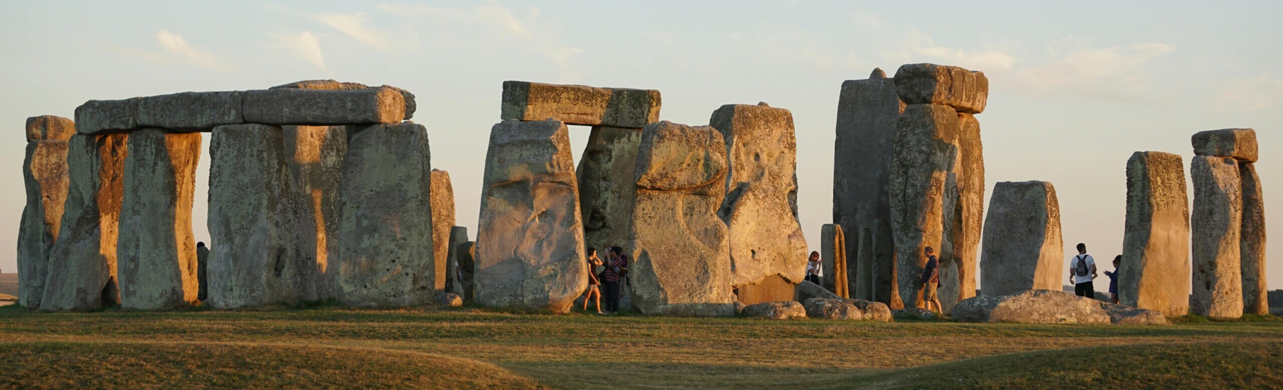 pexels-bernd031-2497299 Wiltshire, Stonehenge, monument at sunset